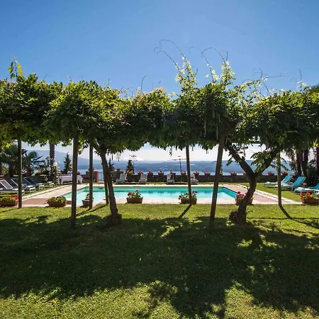 Sleeps 6 Pool Wifi Apartment