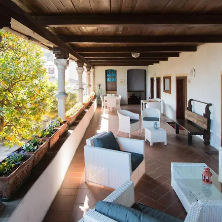 Sleeps 6 Pool Wifi Apartment